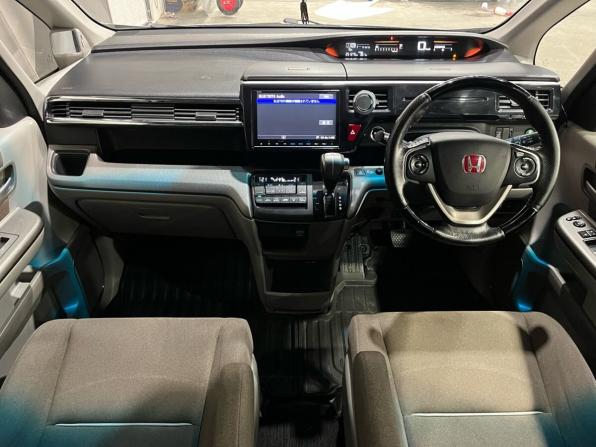 Honda Stepwgn V с пробегом 2015 года, цена 1 630 000 рублей, 251269 км, минивэн, Автокод Объявления