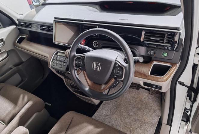 Honda Stepwgn V Рестайлинг с пробегом 2020 года, цена 2 450 000 рублей, 89279 км, минивэн, Автокод Объявления