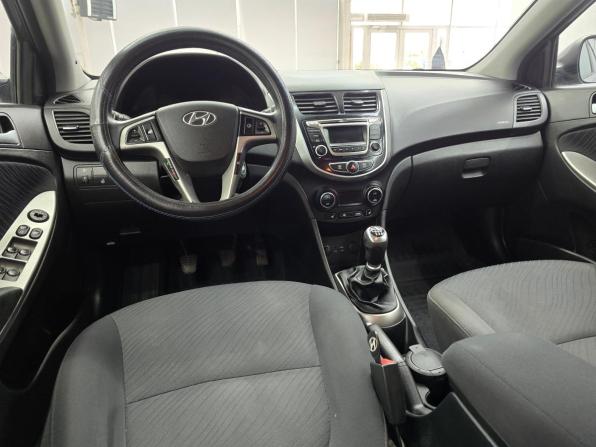 Hyundai Solaris I Рестайлинг с пробегом 2015 года, цена 1 049 000 рублей, 174000 км, седан, Автокод Объявления