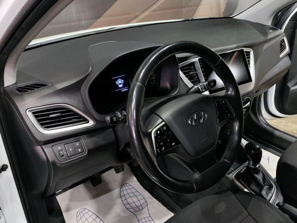 Hyundai Solaris II с пробегом 2017 года, цена 1 045 000 рублей, 202258 км, седан, Автокод Объявления