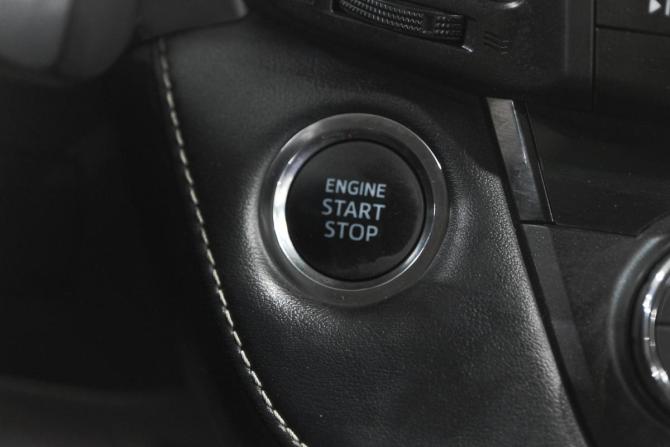 Toyota RAV4 IV (XA40) Рестайлинг с пробегом 2019 года, цена 2 609 000 рублей, 153000 км, внедорожник, Автокод Объявления