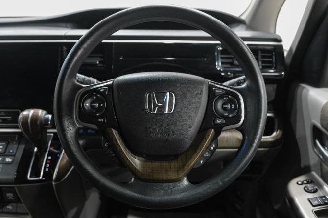 Honda Stepwgn V Рестайлинг с пробегом 2019 года, цена 1 969 000 рублей, 104000 км, минивэн, Автокод Объявления