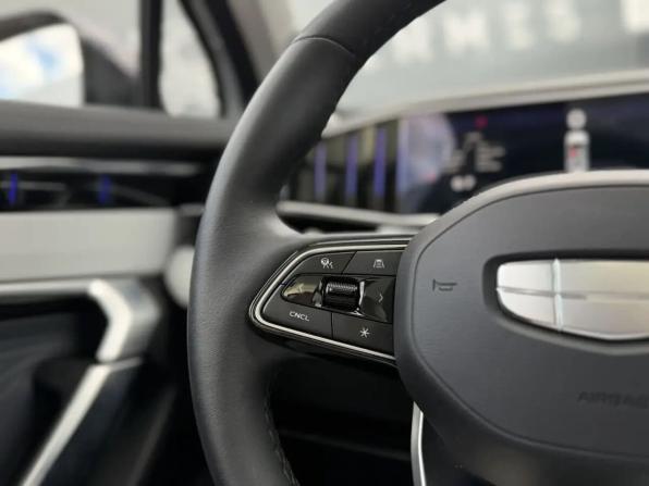 Geely Atlas II с пробегом 2024 года, цена 3 000 000 рублей, 8091 км, внедорожник, Автокод Объявления