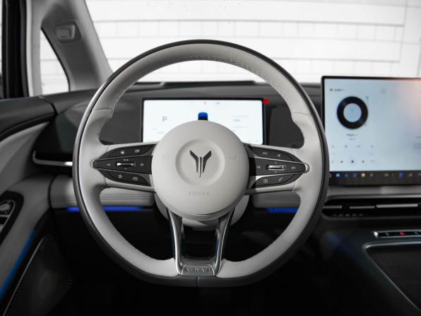 Voyah Dream I Рестайлинг с пробегом 2024 года, цена 7 450 000 рублей, 4200 км, минивэн, Автокод Объявления