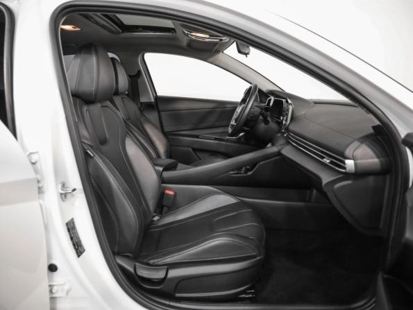 Hyundai Elantra VII (CN7) с пробегом 2023 года, цена 2 126 000 рублей, 29049 км, седан, Автокод Объявления