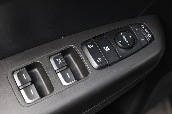 Kia Sportage IV Рестайлинг с пробегом 2020 года, цена 2 349 000 рублей, 74000 км, внедорожник, Автокод Объявления