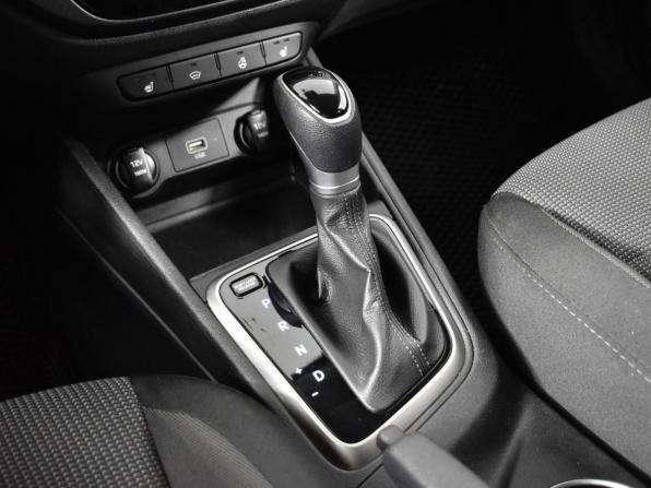 Hyundai Solaris II с пробегом 2019 года, цена 1 369 000 рублей, 111771 км, седан, Автокод Объявления