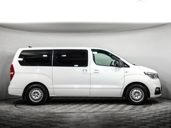 Hyundai H-1 II Рестайлинг 2 с пробегом 2018 года, цена 3 000 000 рублей, 118752 км, минивэн, Автокод Объявления