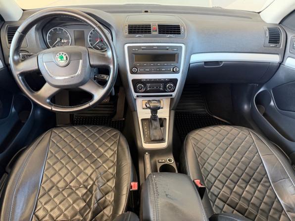 Skoda Octavia II (A5) Рестайлинг с пробегом 2011 года, цена 995 000 рублей, 97210 км, лифтбек, Автокод Объявления