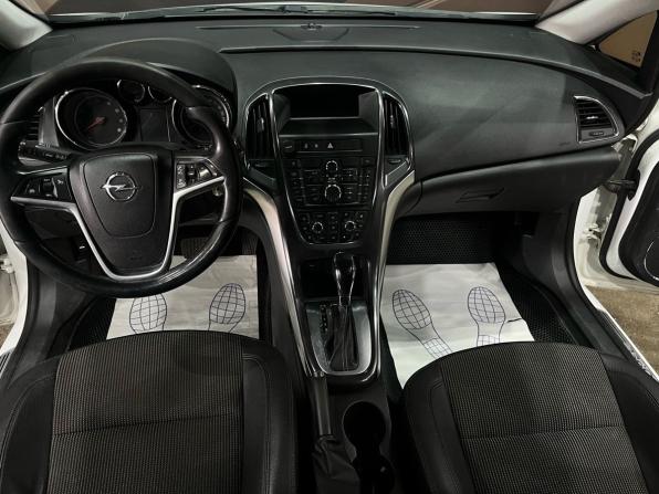 Opel Astra J с пробегом 2011 года, цена 580 000 рублей, 235350 км, хэтчбек, Автокод Объявления