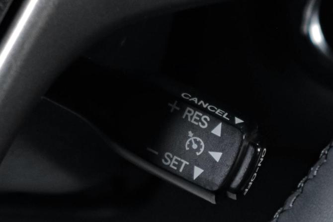 Toyota Prius III Рестайлинг (XW30) с пробегом 2013 года, цена 1 279 000 рублей, 300000 км, лифтбек, Автокод Объявления