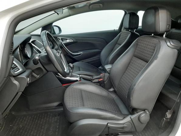 Opel Astra J Рестайлинг с пробегом 2014 года, цена 740 000 рублей, 140819 км, хэтчбек, Автокод Объявления