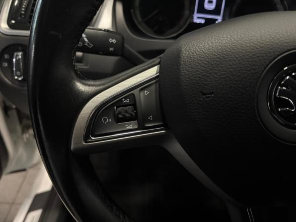 Skoda Rapid I с пробегом 2016 года, цена 1 049 000 рублей, 115680 км, лифтбек, Автокод Объявления