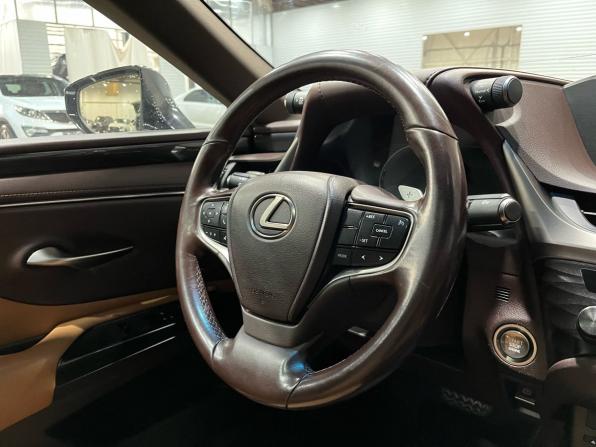 Lexus ES VII с пробегом 2018 года, цена 2 940 000 рублей, 152000 км, седан, Автокод Объявления