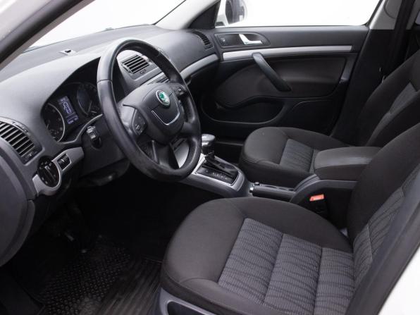 Skoda Octavia II (A5) Рестайлинг с пробегом 2013 года, цена 965 000 рублей, 253203 км, лифтбек, Автокод Объявления