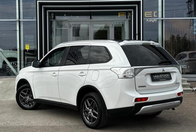 Mitsubishi Outlander III с пробегом 2014 года, цена 1 250 000 рублей, 277671 км, внедорожник, Автокод Объявления