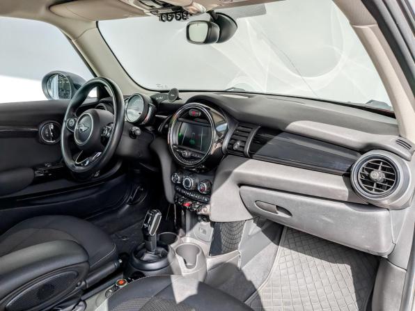 Mini Hatch III (F55/F56) Рестайлинг с пробегом 2018 года, цена 1 800 000 рублей, 73652 км, хэтчбек, Автокод Объявления