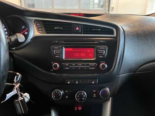 Kia Ceed II Рестайлинг с пробегом 2017 года, цена 1 522 000 рублей, 128206 км, хэтчбек, Автокод Объявления