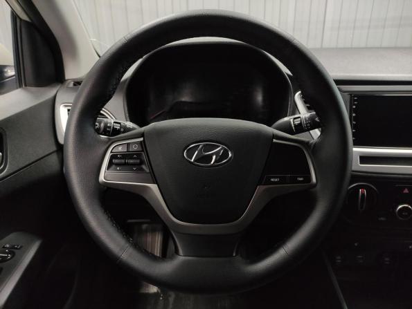 Hyundai Solaris II с пробегом 2019 года, цена 960 000 рублей, 191500 км, седан, Автокод Объявления