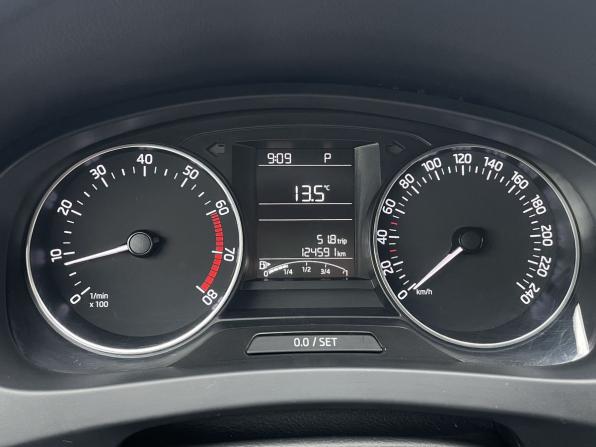 Skoda Rapid I с пробегом 2015 года, цена 1 070 000 рублей, 124590 км, лифтбек, Автокод Объявления