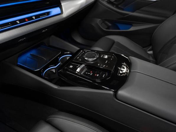 BMW 5 серии VIII (G60/G61/G68) с пробегом 2025 года, цена 6 800 000 рублей, 17134 км, седан, Автокод Объявления
