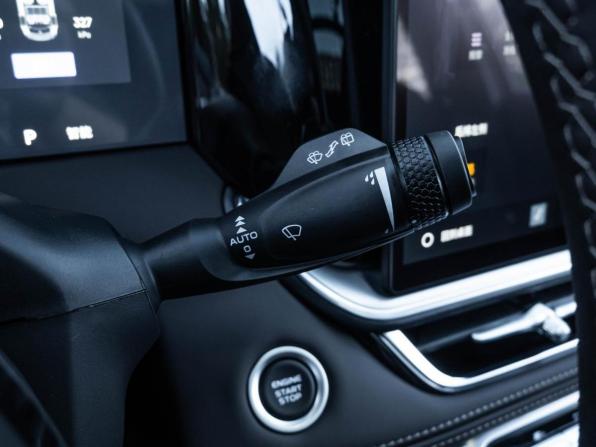 Geely Monjaro I Рестайлинг 2 с пробегом 2025 года, цена 4 095 000 рублей, 59 км, внедорожник, Автокод Объявления