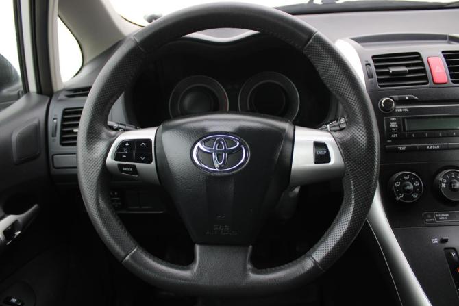 Toyota Auris I Рестайлинг с пробегом 2011 года, цена 939 000 рублей, 171000 км, хэтчбек, Автокод Объявления