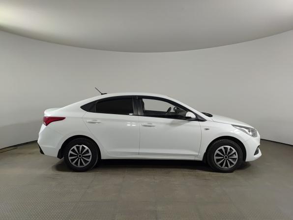 Hyundai Solaris II с пробегом 2017 года, цена 935 000 рублей, 150000 км, седан, Автокод Объявления