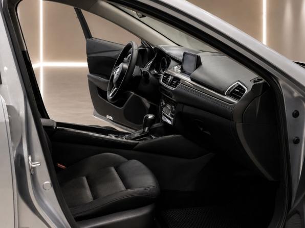 Mazda 6 III (GJ) Рестайлинг с пробегом 2015 года, цена 1 499 000 рублей, 220000 км, седан, Автокод Объявления