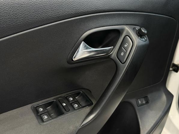 Volkswagen Polo V с пробегом 2013 года, цена 720 000 рублей, 238372 км, седан, Автокод Объявления