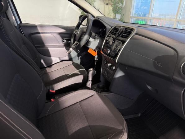 Renault Logan II Рестайлинг с пробегом 2019 года, цена 899 000 рублей, 70000 км, седан, Автокод Объявления