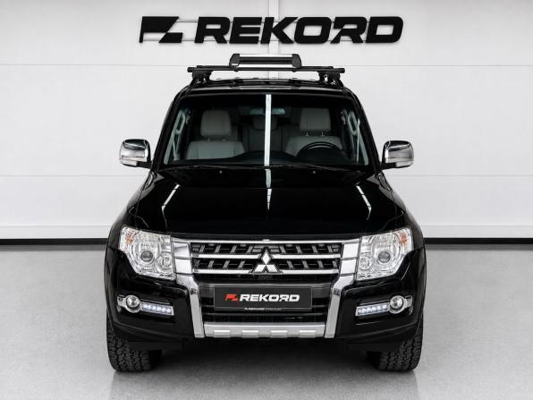 Mitsubishi Pajero IV Рестайлинг 2 с пробегом 2017 года, цена 2 849 000 рублей, 99700 км, внедорожник, Автокод Объявления