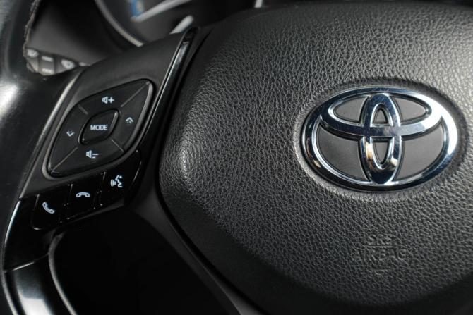 Toyota C-HR I с пробегом 2018 года, цена 1 959 000 рублей, 119290 км, внедорожник, Автокод Объявления