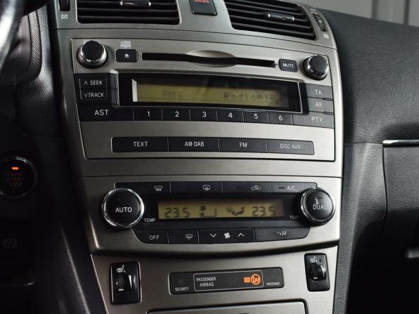 Toyota Avensis III с пробегом 2011 года, цена 924 995 рублей, 396856 км, седан, Автокод Объявления