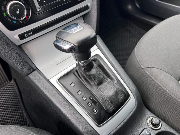 Skoda Octavia II (A5) Рестайлинг с пробегом 2010 года, цена 900 000 рублей, 150521 км, лифтбек, Автокод Объявления