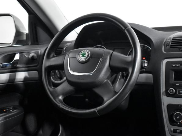 Skoda Octavia II (A5) Рестайлинг с пробегом 2012 года, цена 725 000 рублей, 174000 км, лифтбек, Автокод Объявления