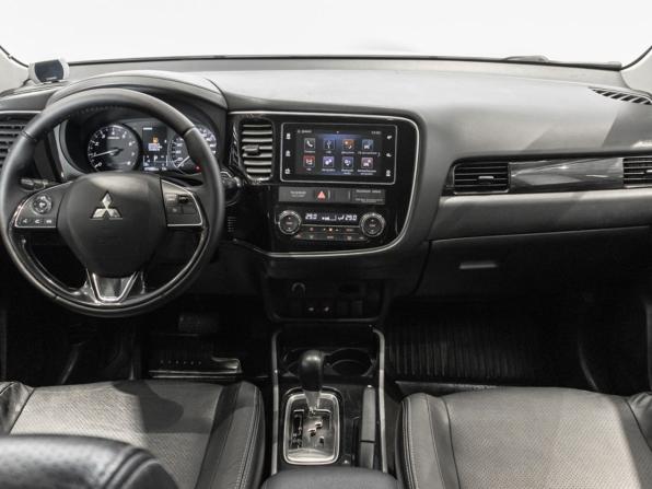 Mitsubishi Outlander III Рестайлинг 3 с пробегом 2018 года, цена 2 234 958 рублей, 76000 км, внедорожник, Автокод Объявления