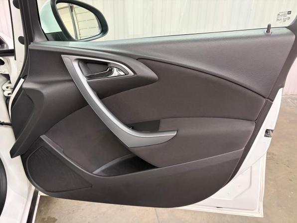 Opel Astra J Рестайлинг с пробегом 2013 года, цена 797 000 рублей, 190319 км, хэтчбек, Автокод Объявления
