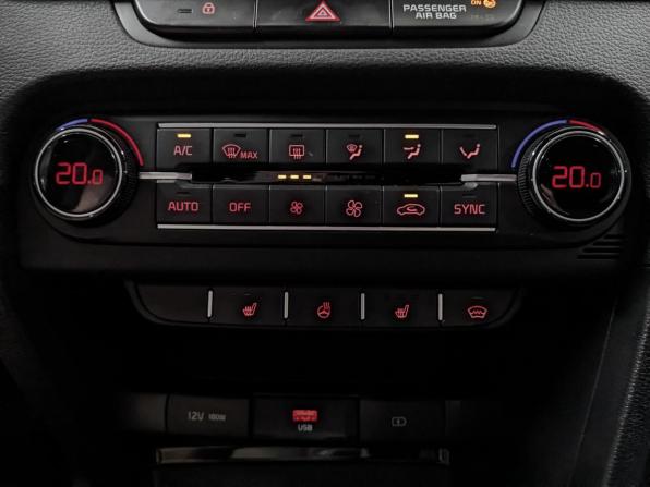 Kia Ceed III Рестайлинг с пробегом 2022 года, цена 2 300 000 рублей, 71000 км, универсал, Автокод Объявления
