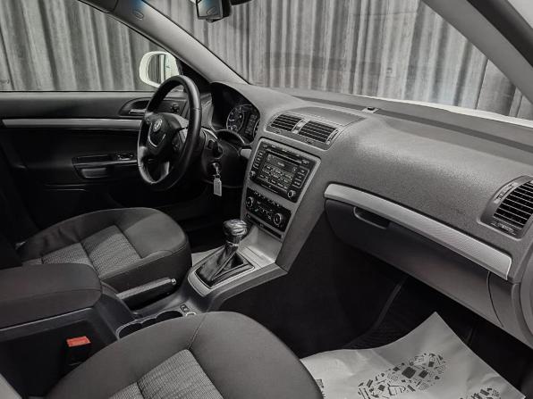 Skoda Octavia II (A5) Рестайлинг с пробегом 2012 года, цена 829 000 рублей, 199000 км, лифтбек, Автокод Объявления
