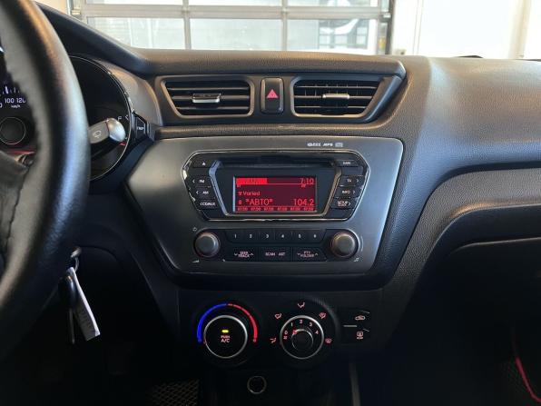 Kia Rio III с пробегом 2015 года, цена 695 000 рублей, 157658 км, седан, Автокод Объявления