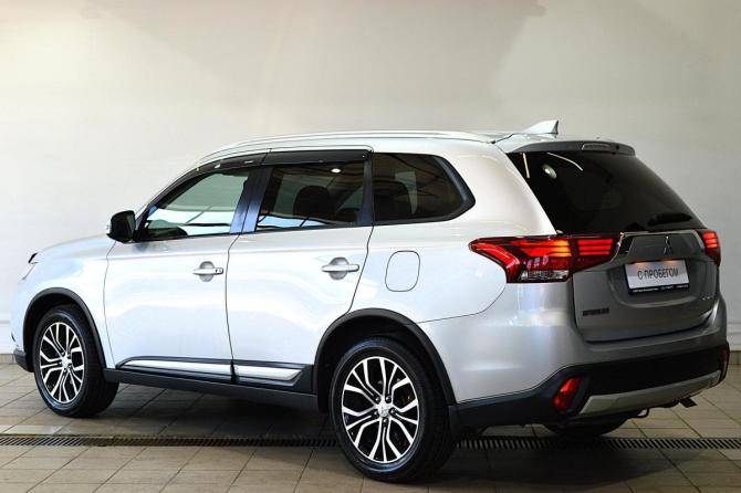 Mitsubishi Outlander III Рестайлинг 2 с пробегом 2018 года, цена 2 070 000 рублей, 100233 км, внедорожник, Автокод Объявления
