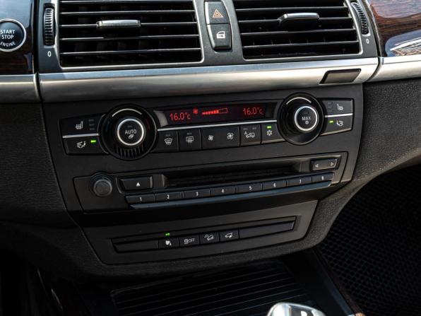 BMW X5 II (E70) Рестайлинг с пробегом 2012 года, цена 1 980 000 рублей, 291488 км, внедорожник, Автокод Объявления