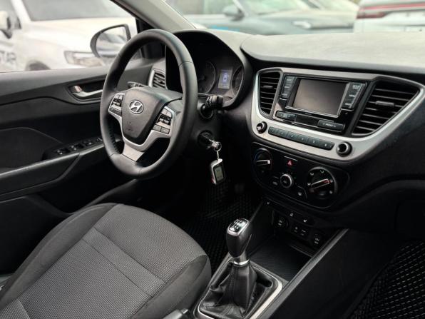 Hyundai Solaris II с пробегом 2017 года, цена 950 000 рублей, 144676 км, седан, Автокод Объявления