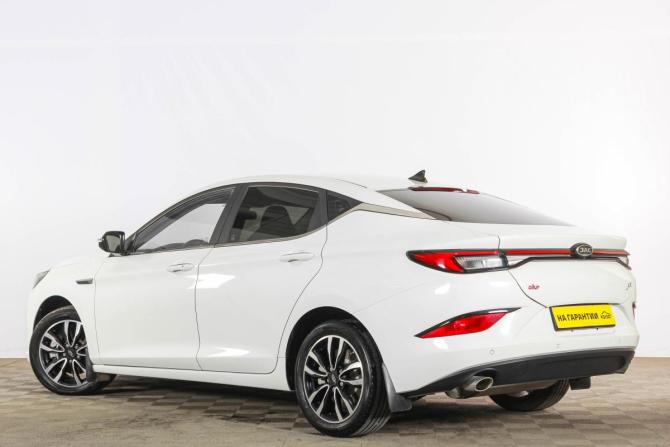 JAC J7 I с пробегом 2023 года, цена 1 749 000 рублей, 71000 км, лифтбек, Автокод Объявления