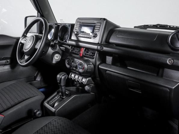 Suzuki Jimny IV с пробегом 2021 года, цена 2 990 000 рублей, 67843 км, внедорожник, Автокод Объявления