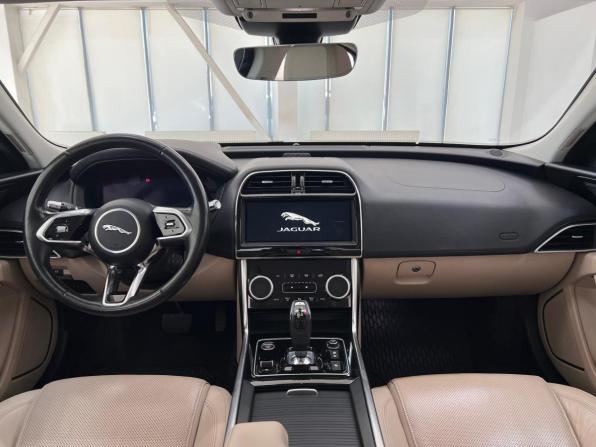 Jaguar XE I Рестайлинг с пробегом 2019 года, цена 2 490 000 рублей, 130000 км, седан, Автокод Объявления