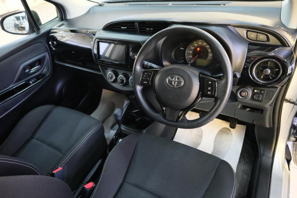 Toyota Vitz III (XP130) Рестайлинг 2 Омск  - изображение 11