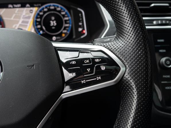 Volkswagen Tiguan II Рестайлинг с пробегом 2021 года, цена 3 840 000 рублей, 59745 км, внедорожник, Автокод Объявления