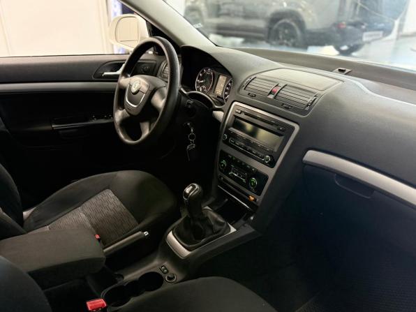 Skoda Octavia II (A5) Рестайлинг с пробегом 2012 года, цена 730 000 рублей, 287000 км, лифтбек, Автокод Объявления